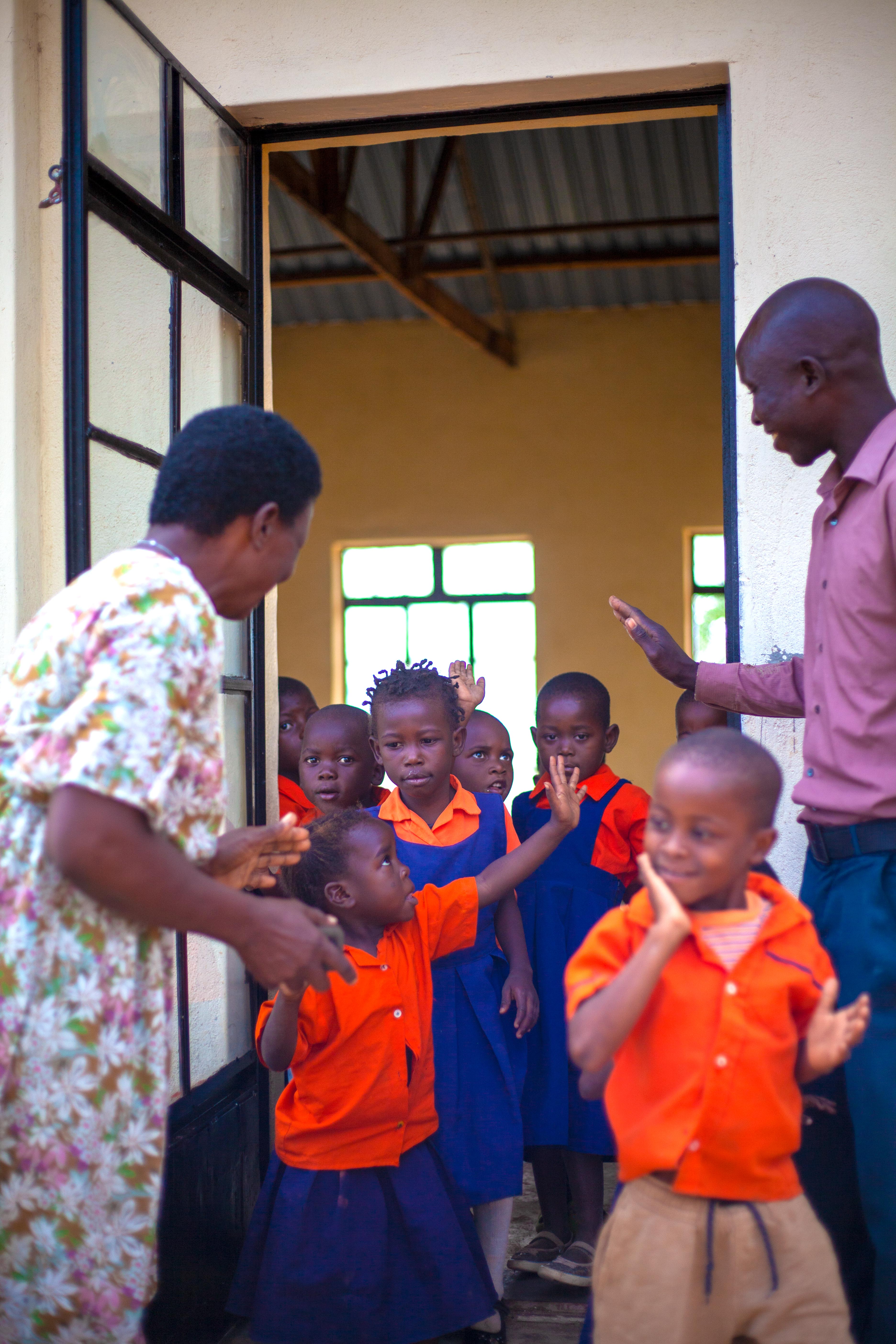 Children arriving for an early learning session at Pashello