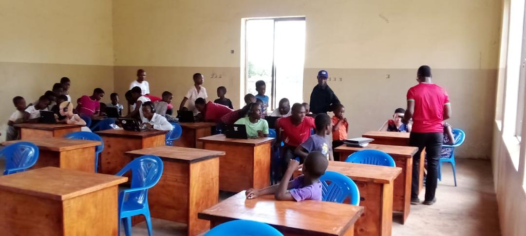 Community members taking part in a Pashello training workshop